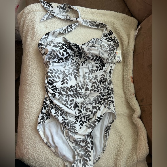 Brand new one piece - Picture 1 of 1